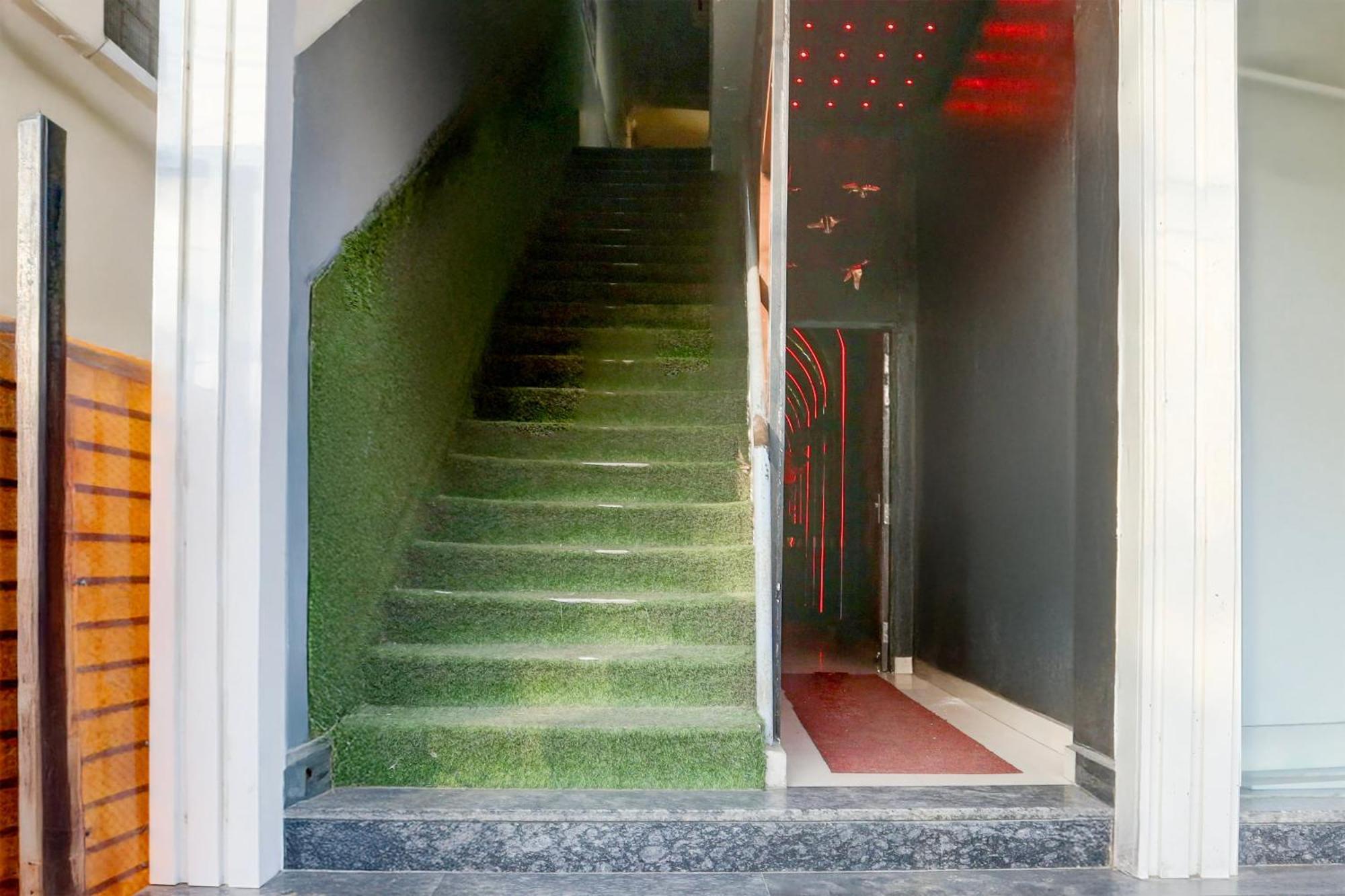 Super Collection O Roop Vihar Rohtak Formerly Hotel Maha Zewnętrze zdjęcie